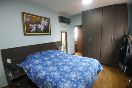 Casa à venda com 2 suítes no condomínio Morada das Hortênsias, São Paulo - SP