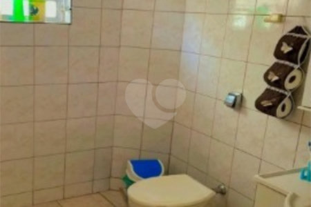 Sobrado à venda com 4 quartos, sendo 1 suíte, em Parque Nações Unidas, São Paulo, SP