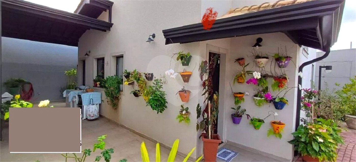 Casa à venda com 3 quartos, sendo 2 suítes, no condomínio Residencial Marchant Buarque, Atibaia - SP