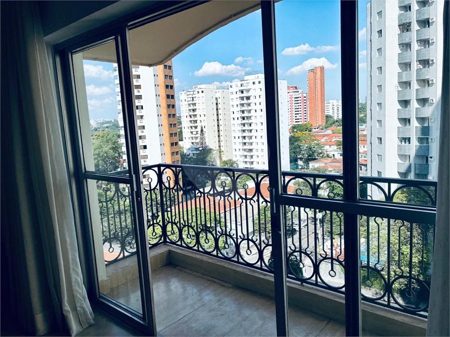 Apartamento de 130m2 à venda com 3 dormitórios e 2 vagas no Campo Belo