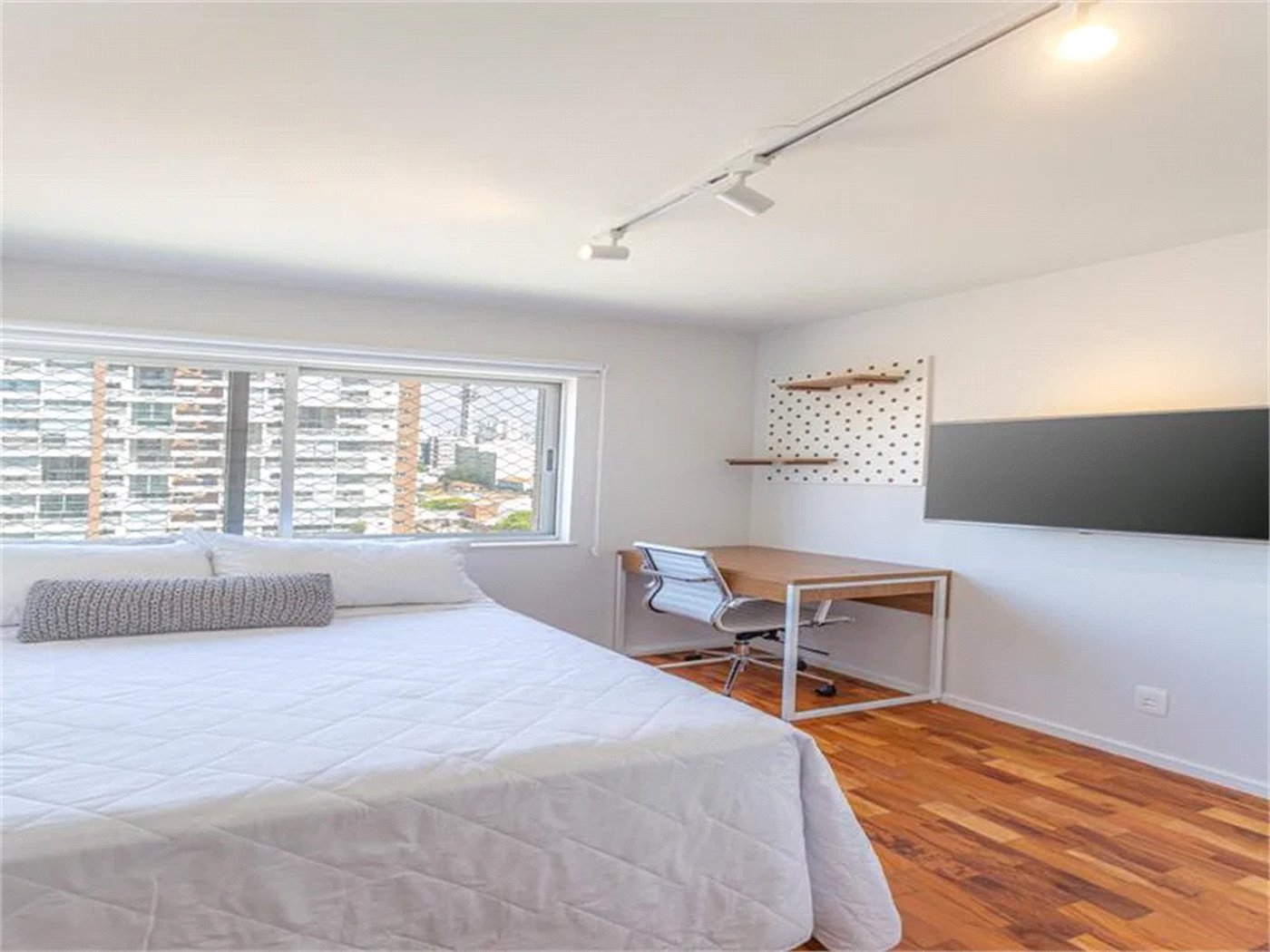 Apartamento à venda com 4 quartos, sendo 1 suíte, em Vila Cordeiro, São Paulo, SP