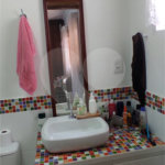 Casa à venda com 3 quartos, sendo 1 suíte,  no condomínio Residencial Vila Irmãos Arnoni, São Paulo - SP