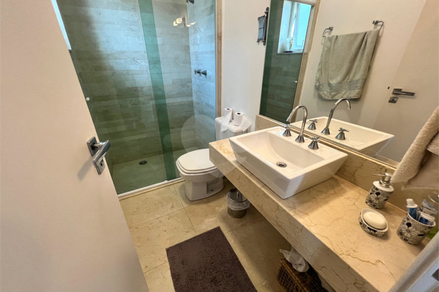 Casa à venda com 3 suítes no condomínio Quinta de Santo Antônio, São Paulo - SP