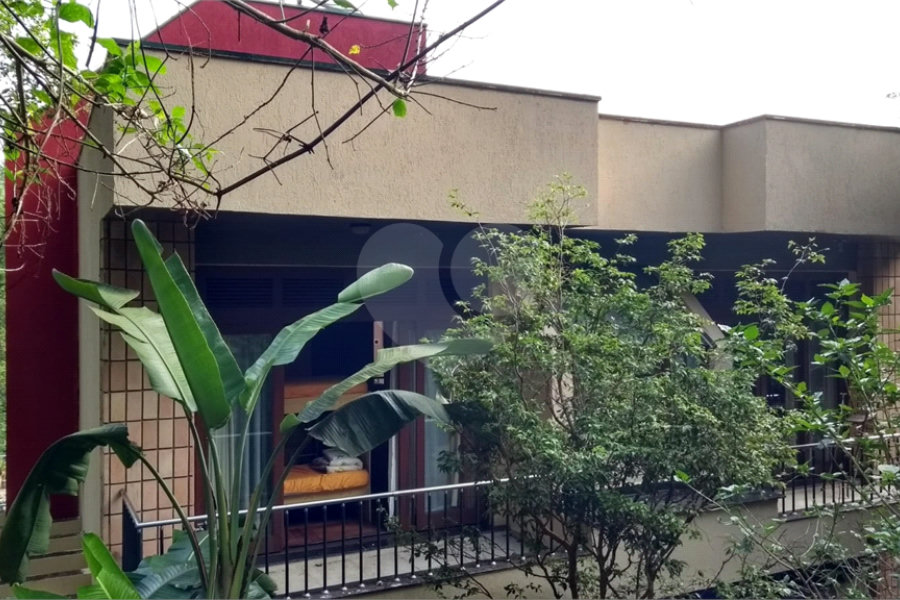 Casa à venda com 4 quartos, sendo 2 suítes, no condomínio Champs Elysees Village, Mairiporã - SP