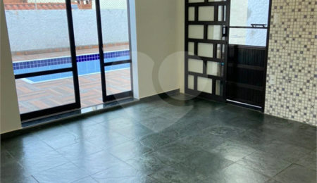 Casa à venda com 4 quartos, sendo 2 suítes,  no Centro, Serra Negra, SP