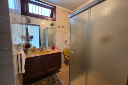 Casa de Vila à venda ou para alugar com 4 quartos, sendo 2 suítes,  em Jardim Leonor, São Paulo, SP