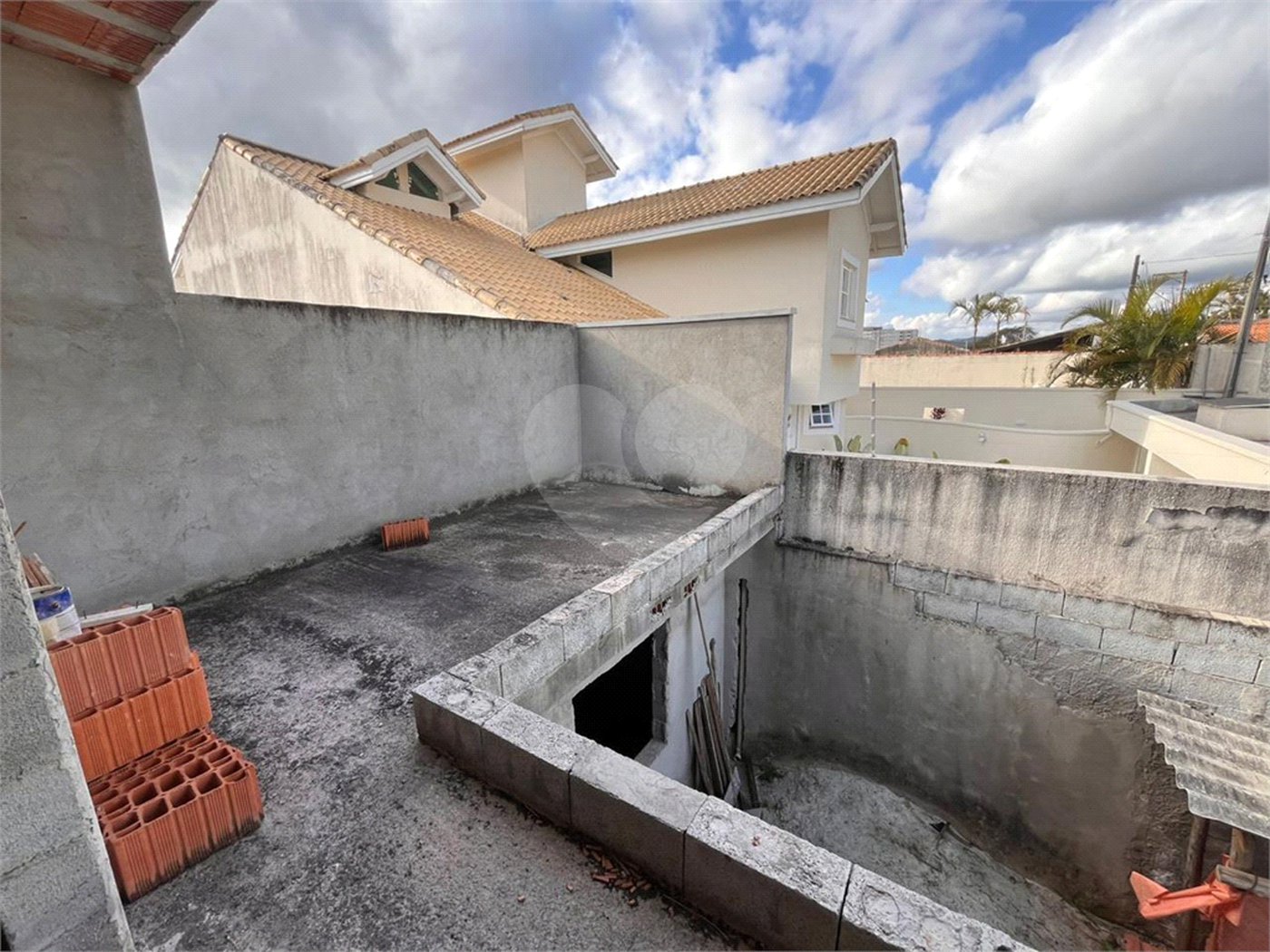 Casa à venda com 3 quartos, sendo 2 suítes, em Vila Suissa, Mogi das Cruzes, SP