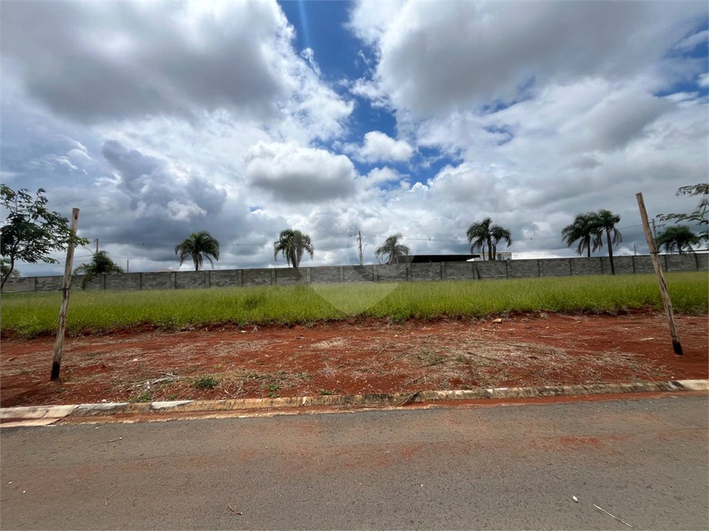 Terreno à venda no condomínio Residencial Quinta das Palmeiras, Itapetininga - SP