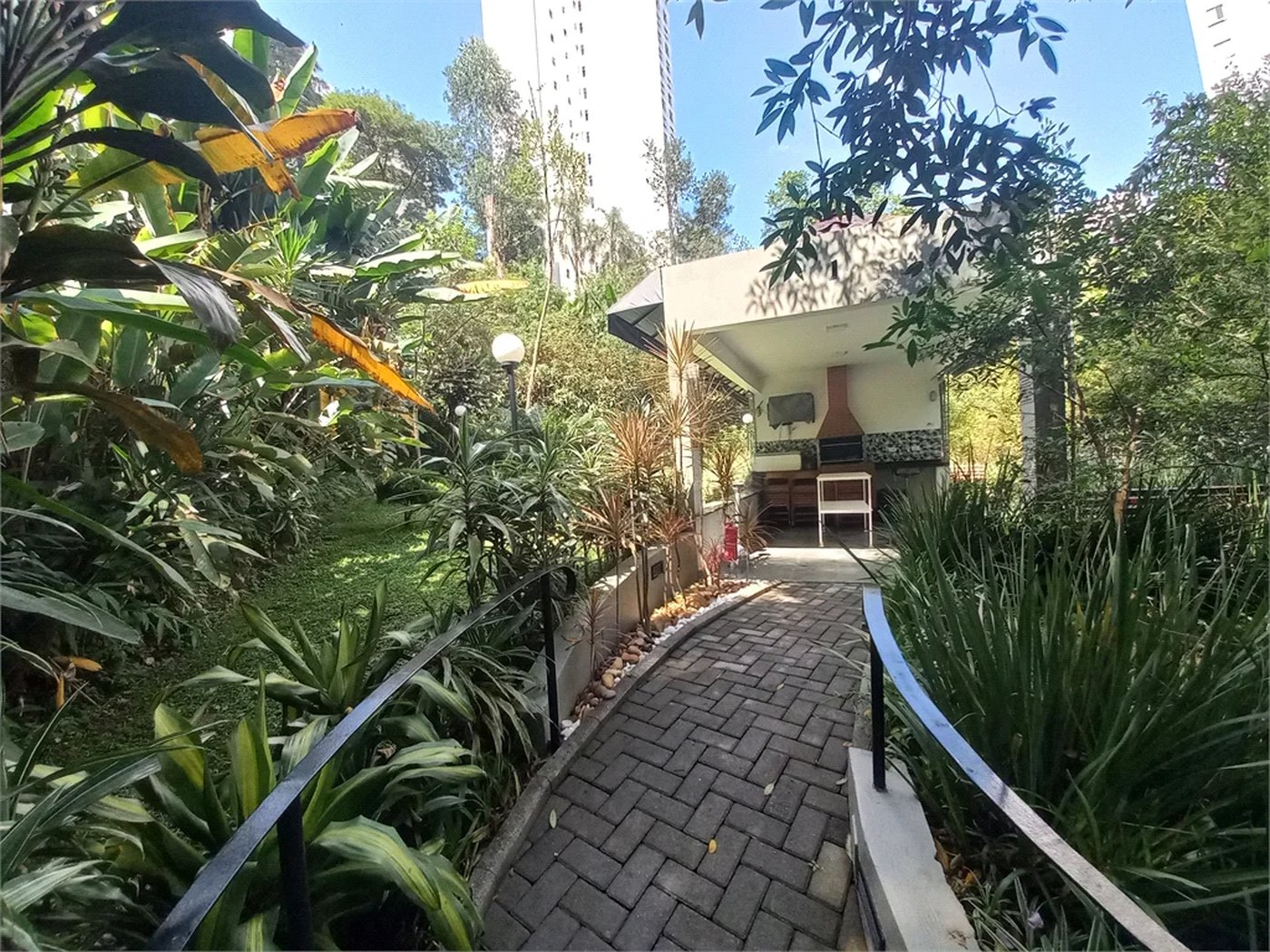 Apartamento à venda com 3 quartos, sendo 1 suíte,  em Vila Andrade, São Paulo, SP