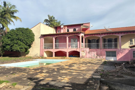 Casa à venda com 4 quartos, sendo 2 suítes,  em Vila Oliveira, Mogi das Cruzes, SP