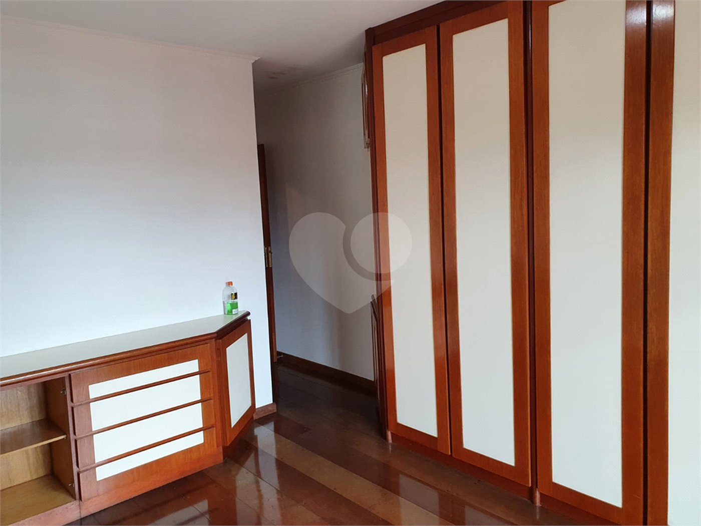 Sobrado à venda com 4 quartos, sendo 2 suítes, em Tremembé, São Paulo, SP