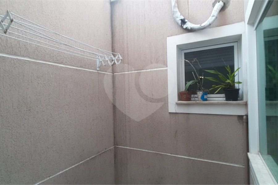 Casa à venda com 3 quartos, sendo 2 suítes, no condomínio Mário Araújo, São Paulo - SP