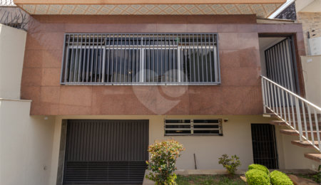 Casa Térrea à venda com 4 quartos, sendo 2 suítes,  em Bosque da Saúde, São Paulo, SP