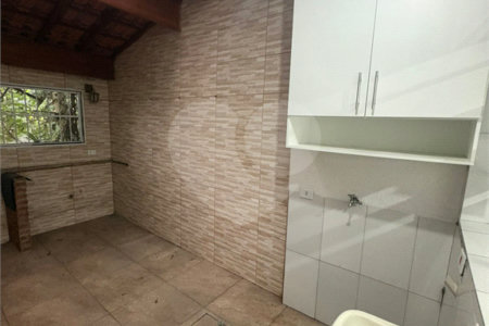 Casa à venda com 2 quartos no condomínio Carvalho Lagares, Poá - SP
