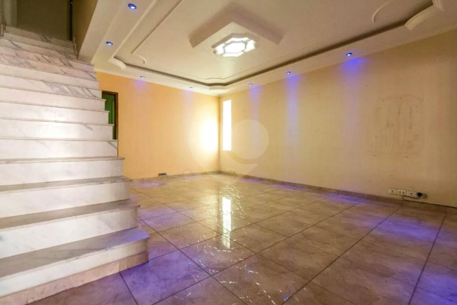 Sobrado à venda com 3 quartos em Vila Carrão, São Paulo, SP