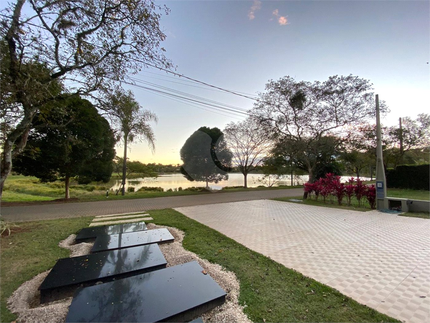 Casa à venda com 4 suítes no condomínio Vivendas do Lago, Sorocaba - SP