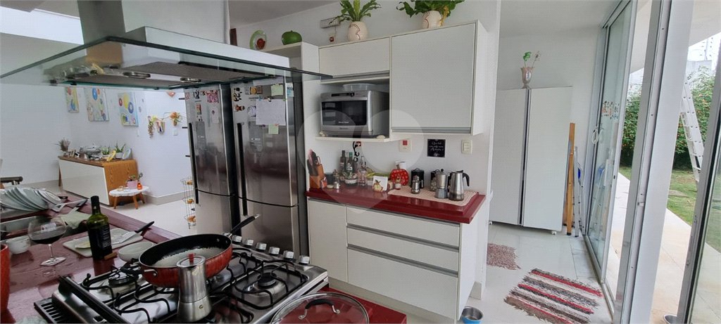 Casa à venda com 5 quartos, sendo 2 suítes, no condomínio Swiss Park, São Bernardo do Campo - SP