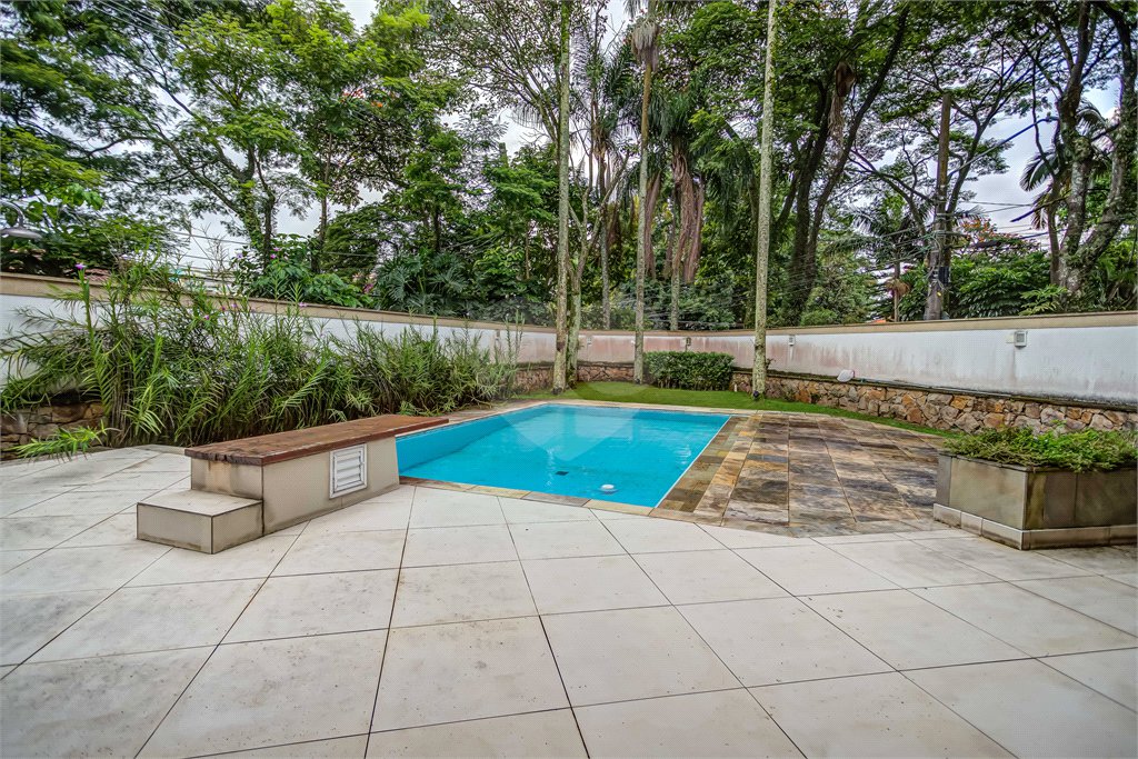 Sobrado à venda com 6 quartos, sendo 3 suítes, em Alto da Boa Vista, São Paulo, SP