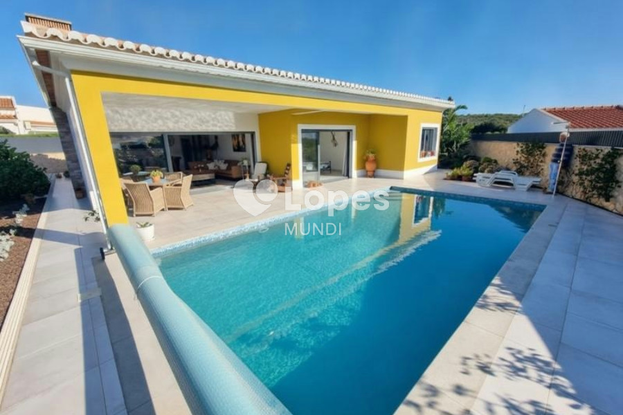 Casa com 3 quartos à venda em Mexilhoeira Grande, Portimão, Portugal – Piscina