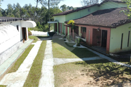 Sítio à venda com 8 quartos, sendo 4 suítes, em Boa Vista, Mogi das Cruzes, SP