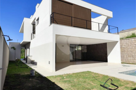 Casa à venda com 3 suítes no condomínio Recanto das Palmas, Vinhedo - SP