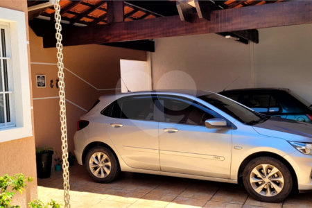 Casa à venda com 3 quartos, sendo 1 suíte,  no Centro, Guararema, SP
