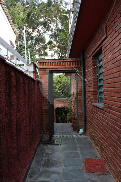 Casa à venda com 4 quartos, sendo 2 suítes, em Jardim Leonor, São Paulo, SP