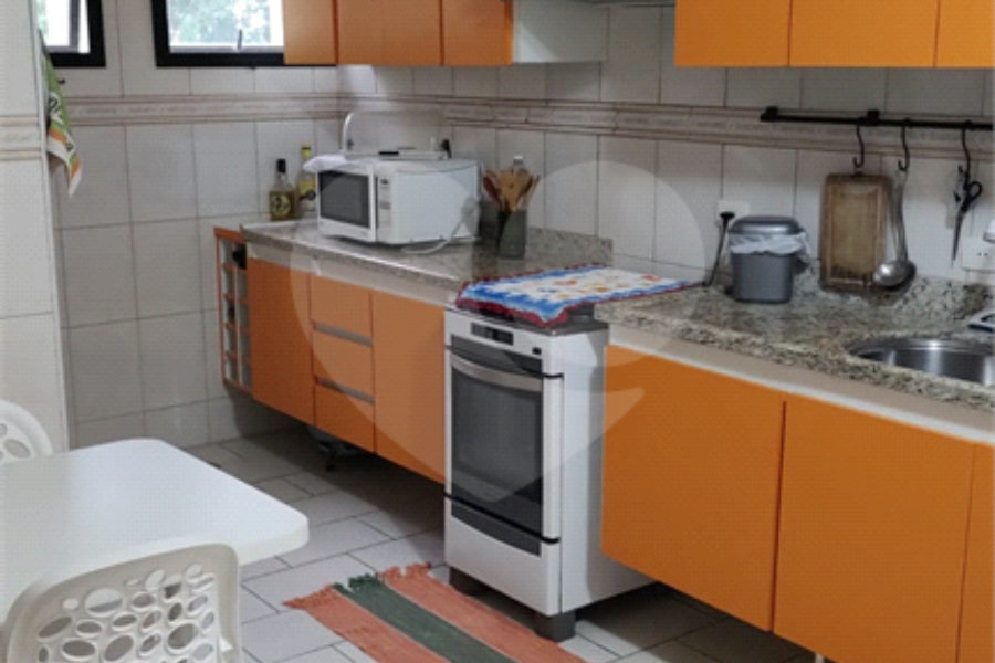 Duplex à venda com 3 quartos, sendo 1 suíte, em Enseada, Guarujá, SP