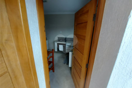 CASA TÉRREA À VENDA NA MOOCA - COM PORTEIRA FECHADA.