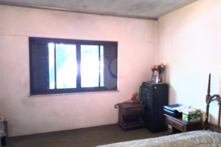 Sobrado à venda com 4 quartos, sendo 1 suíte, em Vila Cordeiro, São Paulo, SP