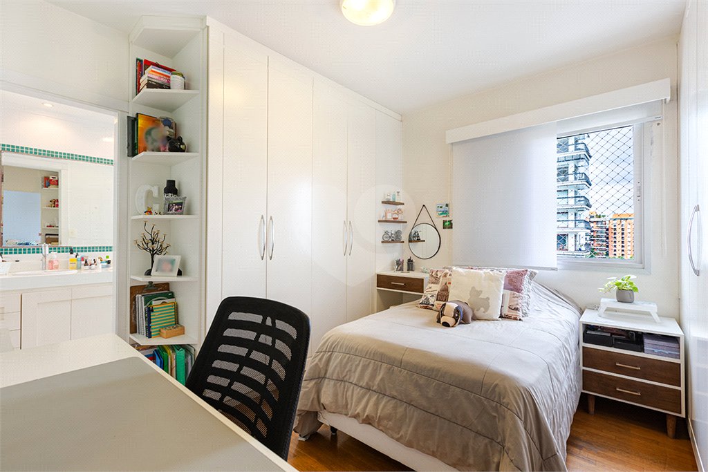 Apartamento à venda com 3 quartos, sendo 2 suítes, em Alto da Lapa, São Paulo, SP