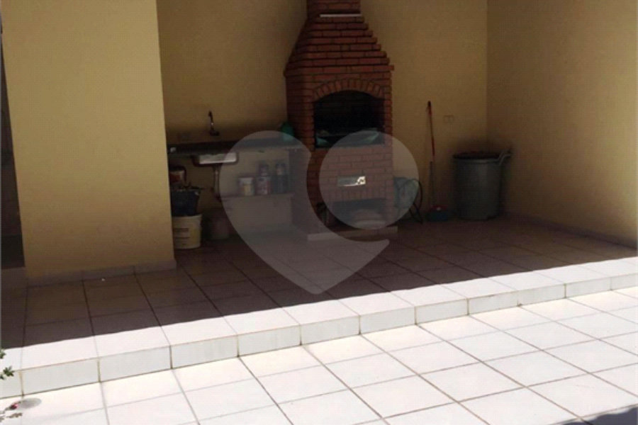 Casa à venda com 3 quartos, sendo 1 suíte, no condomínio Coelho III, São Paulo - SP