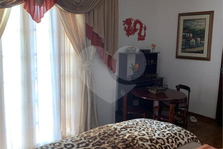 Sobrado à venda com 4 quartos, sendo 3 suítes,  em Jardim Alvinópolis, Atibaia, SP