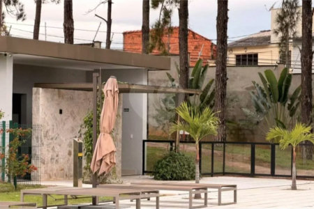 Terreno à venda no Condomínio Jardim Villa Sapezal, em Indaiatuba (Chácara Alvorada) — R$ 580.000,00 - Terreno com 360m² de área total (12x30), o terreno é plano e está localizado na entrada do condominio,O Jardim Villa Sapezal conta com infraestrutura completa, ruas largas e pavimentadas, portaria