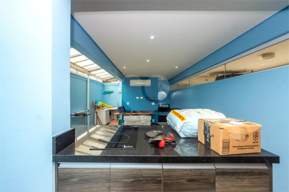 Casa em condomínio à venda na Granja Julieta