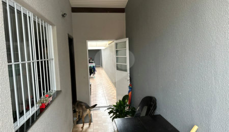 Casa à venda com 2 quartos, sendo 1 suíte,  em Jardim das Indústrias, São José dos Campos, SP