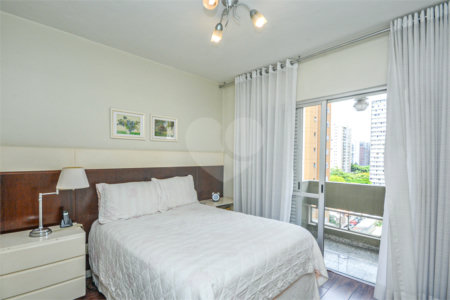 Apartamento à venda com 3 quartos, sendo 1 suíte,  em Moema, São Paulo, SP