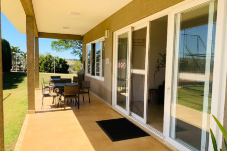 Casa à venda com 4 suítes no condomínio Osato, Atibaia - SP