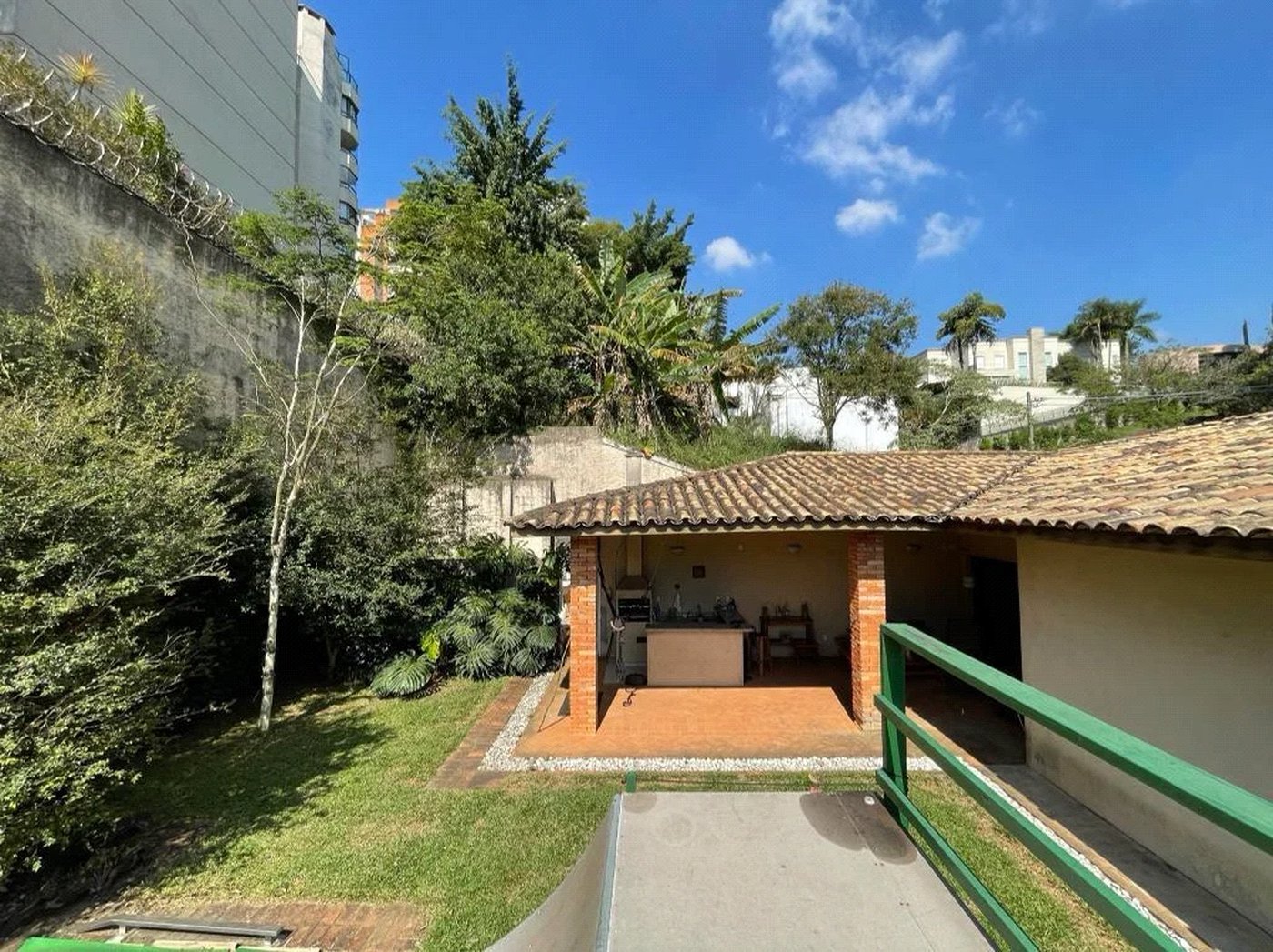 Casa à venda com 4 quartos, sendo 1 suíte,  em Vila Morumbi, São Paulo, SP