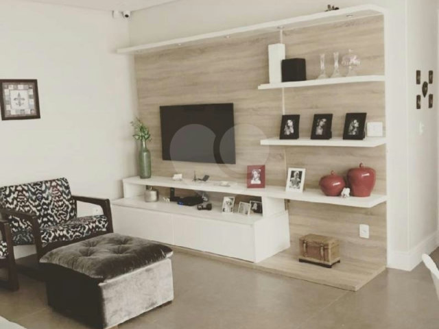 Casa Térrea à venda com 5 quartos, sendo 2 suítes,  em Água Fria, São Paulo, SP
