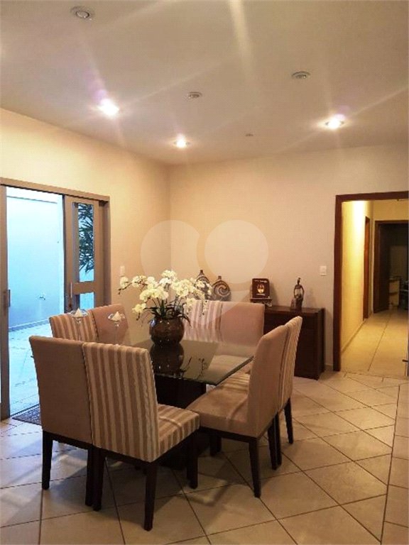 Casa à venda com 4 quartos, sendo 1 suíte, no condomínio Residencial Esplanada, Salto - SP