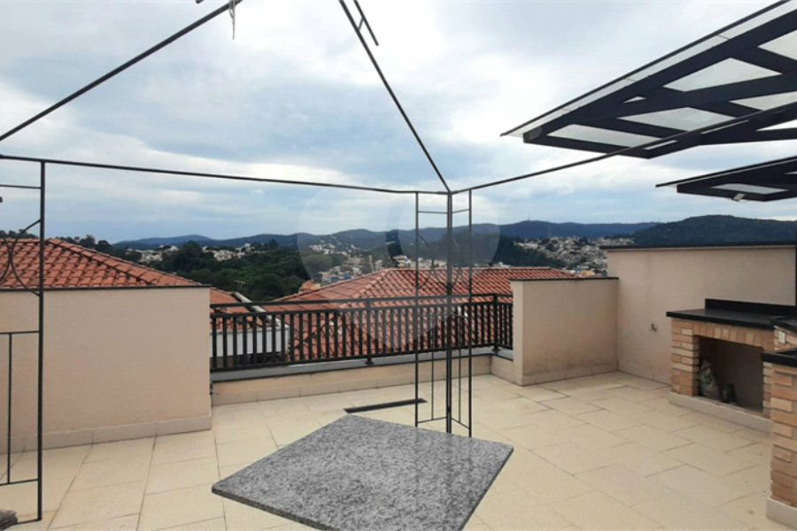 Casa à venda com 3 quartos, sendo 1 suíte, no condomínio Residencial Gran Veiga, São Paulo - SP