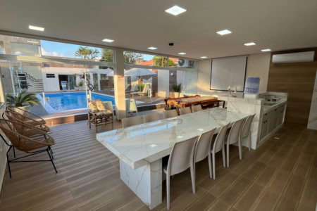 Casa à venda com 8 quartos, sendo 2 suítes, em Flórida, Praia Grande, SP