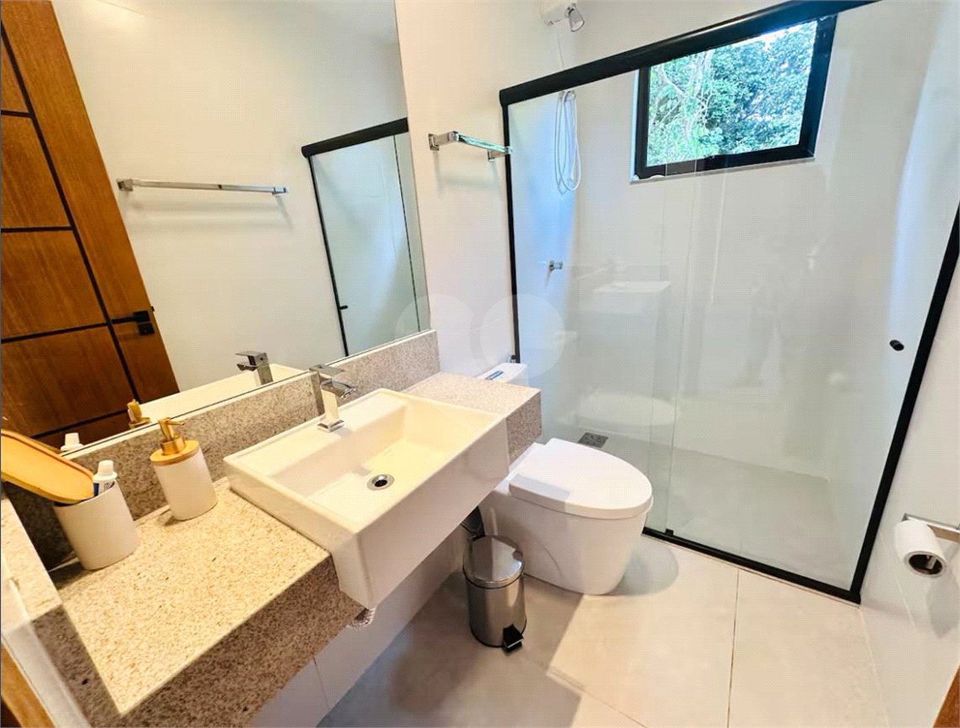 Casa à venda com 6 quartos, sendo 4 suítes,  em Caravelas, Armação dos Búzios, RJ