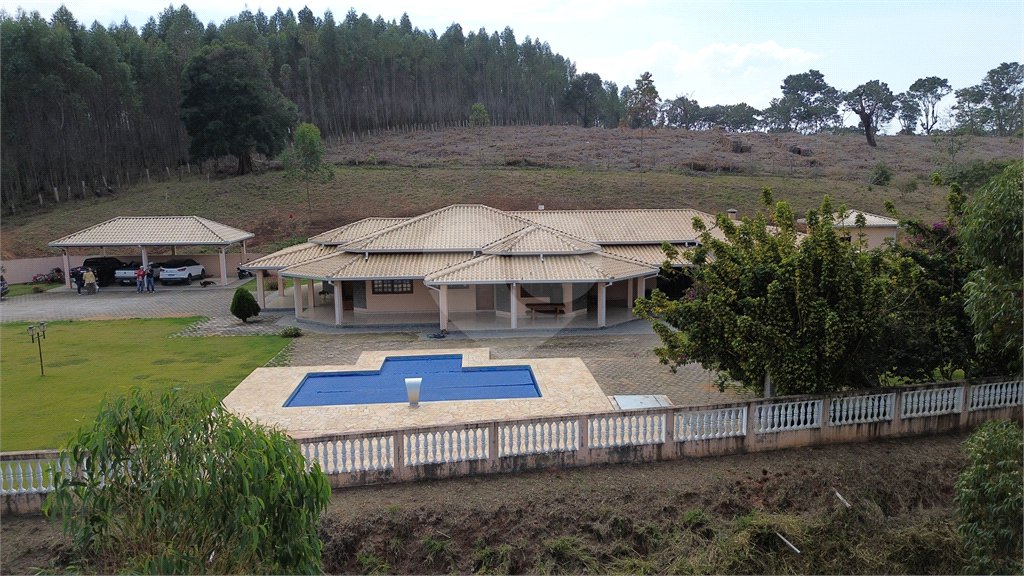 Casa à venda com 4 suítes no Centro, Extrema, MG