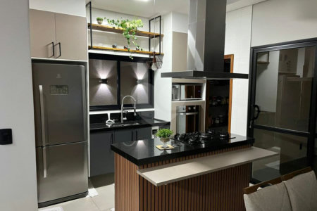 Casa à venda com 3 quartos, sendo 1 suíte, no condomínio Horto Florestal Villagio, Sorocaba - SP