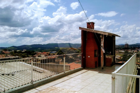 Sobrado à venda com 4 quartos, sendo 1 suíte,  em Jardim Alvinópolis, Atibaia, SP