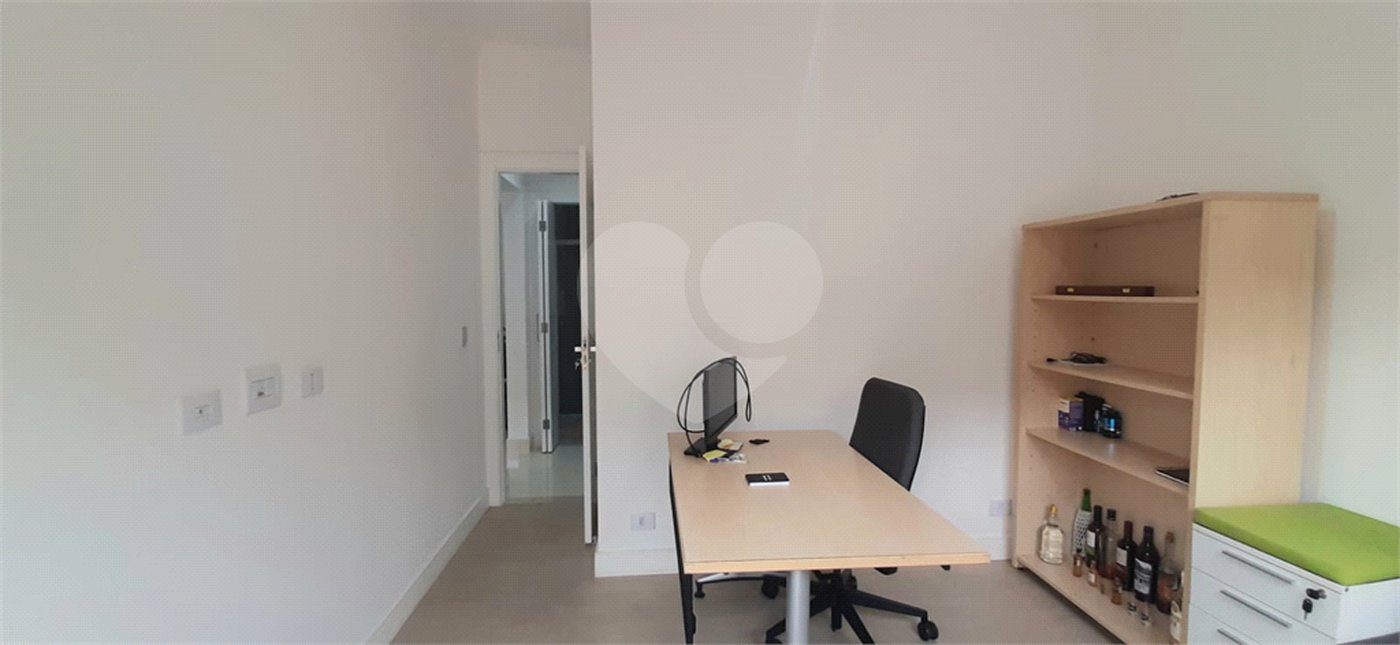 Casa à venda com 3 quartos, sendo 1 suíte, no condomínio Residencial Gran Veiga, São Paulo - SP