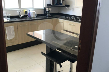Casa à venda com 3 quartos, sendo 1 suíte, no condomínio Fiorella, Valinhos - SP