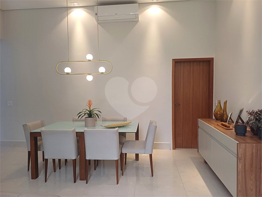 Casa à venda com 3 quartos, sendo 1 suíte, no condomínio Mantova, Indaiatuba - SP